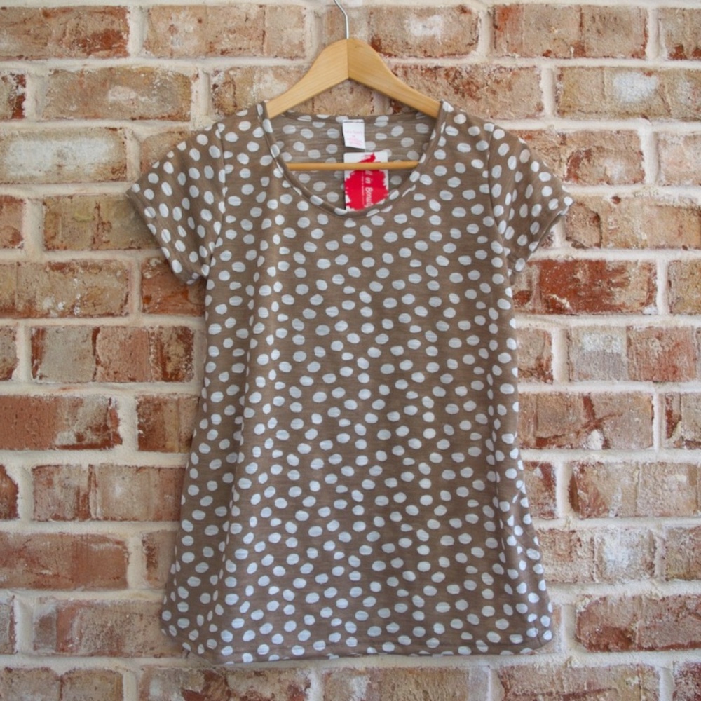 NWT Fall in Beauty women's tan polka dot cotton tee size M